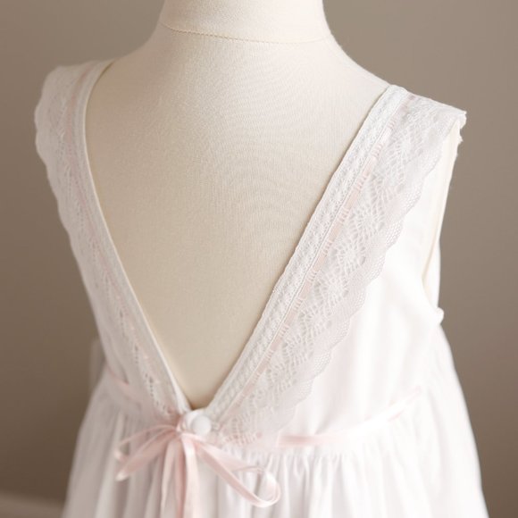 White Dress Pintucks Lace Girls Designer Couture GORGEOUS Flower Girl Spring NWT - Picture 8 of 9